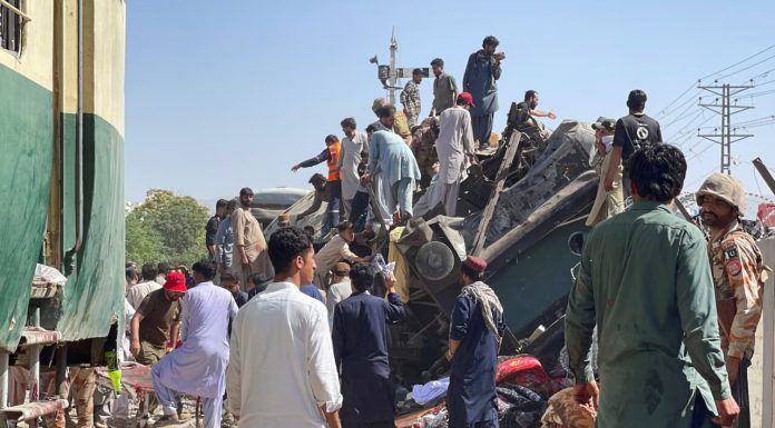Atac devastator asupra unui tren în Pakistan: cel puțin 24 de morți într-o explozie revendicată de separatiști
