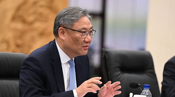China avertizează UE împotriva unor noi restricţii comerciale. Beijingul ameninţă că va „riposta decisiv”