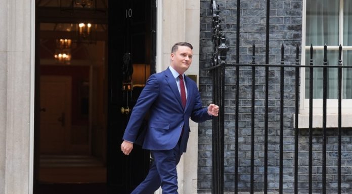 Ministrul britanic al Sănătăţii, Wes Streeting, un potenţial concurent al lui Keir Starmer la conducerea Partidului Laburist şi Guvernului, demisionează. liderul laburist, ameninţat în aripile stângă şi dreaptă ale partidului de rivali cu înlocuirea