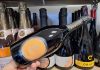 Vinul zilei: un prosecco obținut din Glera 100%, un vin care îmbină aromele florale delicate cu notele de fructe galbene și senzațiile de citrice dulci. Postgust tonic, cu tente de piersică albă și grapefruit dulce-amărui