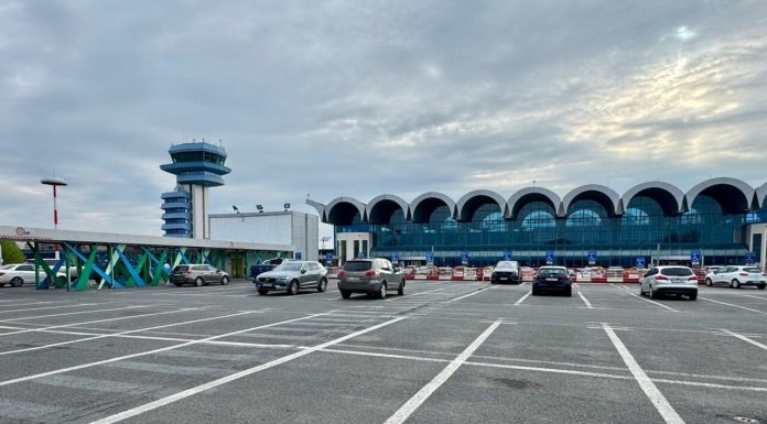 Plata parcării la Aeroportul „Henri Coandă” se poate face și online. Iată ce variante au călătorii