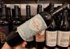 Vinul zilei: un Malbec obținut din struguri cultivați ecologic, cotat cu 91 de puncte James Suckling și 91 de puncte Falstaff. Dezvaluie arome de prune, cacao și dude, alături de note delicate de violete, taninuri fine și o aciditate proaspătă