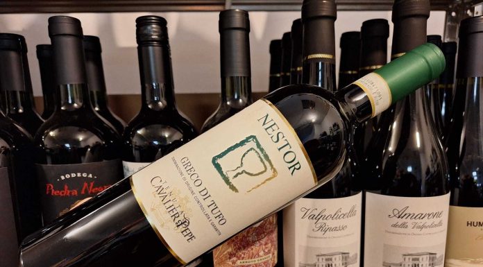 Vinul zilei: un Greco di Tufo direct și corect calibrat, cu arome de piersică, pară, măr copt și citrice, savuros alături de pește precum dorada sau bibanul