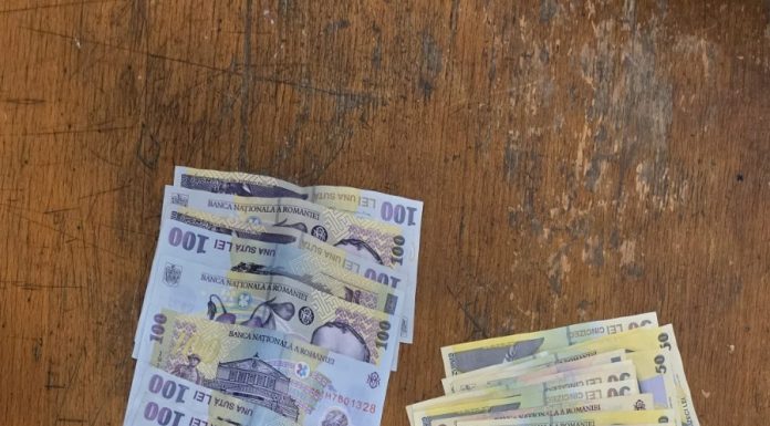 Un bărbat care avea droguri asupra sa, în Mamaia, a încercat să mituaiscă un echipaj de jandarmi cu aproape 8000 de lei