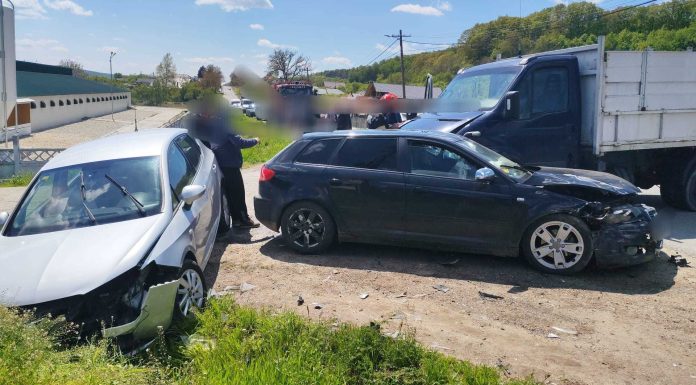 Argeş – Două persoane au fost rănite în urma unui accident în care au fost implicate două autoturisme şi o autoutilitară / Sunt înregistrate scurgeri de combustibil – FOTO