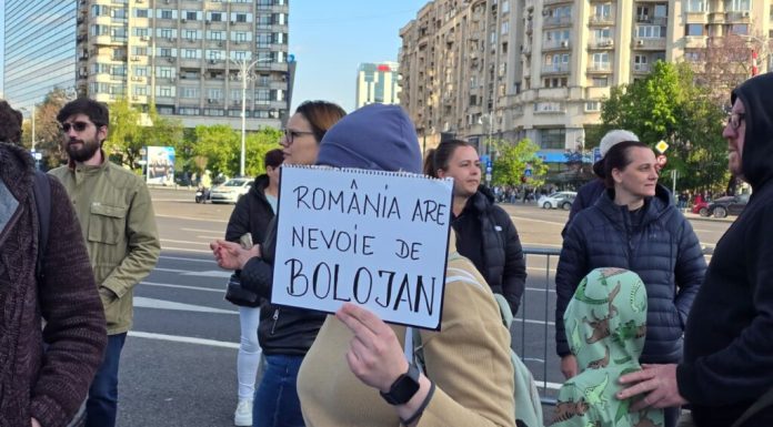 UPDATE 4: Manifestație de susținere a premierului Ilie Bolojan în București: „Poate ne aude și președintele”. 1.500 de oameni în stradă la Oradea: „Ilie – democrație forță!”. Primarul general, despre Bolojan: „Un astfel de om apare rar”