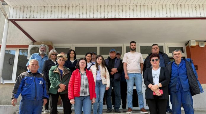 Sindicaliştii de la Apele Române „Mureşul” sunt pe scările instituţiei. Pe 14 mai vin să protesteze sub fereastra ministrului Diana Buzoianu