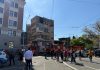 UPDATE – Bucureşti – Incendiu la un apartament situat la ultimul etaj al unui bloc din apropierea Gării de Nord – o persoană inconştientă, cu arsuri; alte trei, conştiente, primesc îngrijiri medicale / Incendiul a fost lichidat. Care e starea victimelor –