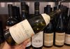 Vinul zilei: un Chardonnay cu accente florale și fructate, cu aciditate vibrantă și mineralitate fină, un vin cu un mare potențial estival și gastronomic