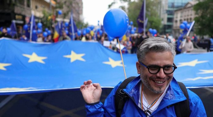 Protestatarul de serviciu al USR, acum și de Ziua Europeană