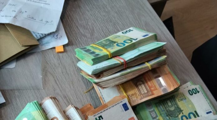 STENOGRAME: „Lasă că îi zic lui Marin Andrei direct”. Ce discuții purtau procurorii din Constanța, acuzați într-un dosar cu bani în birou?! Intervenții în anchete și presiuni la ISU | IMAGINI DE LA PERCHEZIȚII