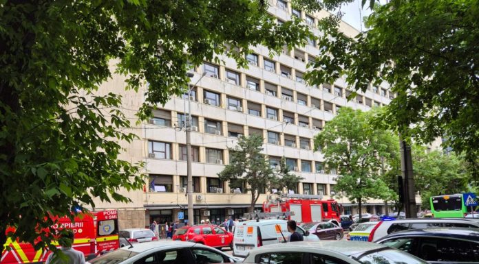 Ce a cauzat căderea liftului de la etajul 4 de la Ministerul Transporturilor. Înăuntru se aflau șapte persoane