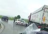 Prahova: Ambulanţă privată, implicată într-un accident rutier / Doi pacienţi oncologici şi şoferul, preluaţi de ambulanţe pentru a fi duşi la spital – FOTO