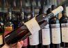 Vinul zilei: un cupaj alb de la o cramă cu o lungă tradiție viticolă din Transilvania, un vin savuros care îmbină notele de miere și flori de tei ale Muscatului cu structura, echilibrul și prospețimea soiului Fetească Regală