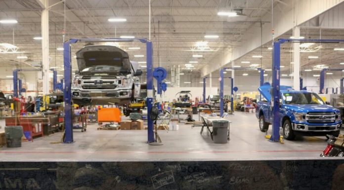 Revoluția mașinilor electrice și autonome: Cum se transformă industria auto din România și ce specialiști se caută (P)