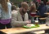 Locul din România în care micii tradiționali au fost înlocuiți, de 1 Mai, de un alt preparat gustos: „Nu miroase a mici”