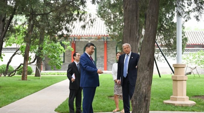 Trump anunţă, după vizita sa de stat în China, că ”nu a vorbit” cu Xi despre taxe vamale