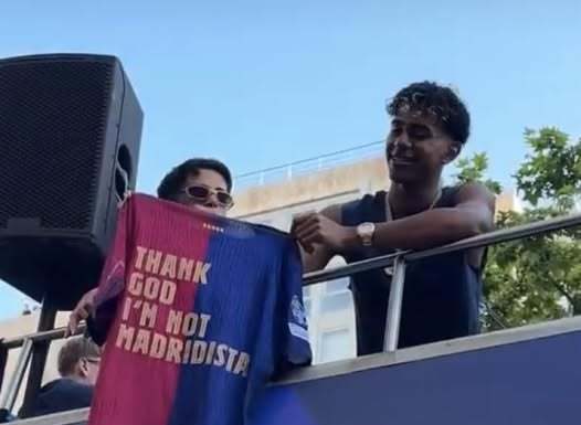 „Slavă Domnului că nu sunt fan Real Madrid”, tricoul afişat de Lamine Yamal la sărbătorirea titlului câştigat de FC Barcelona – FOTO, VIDEO