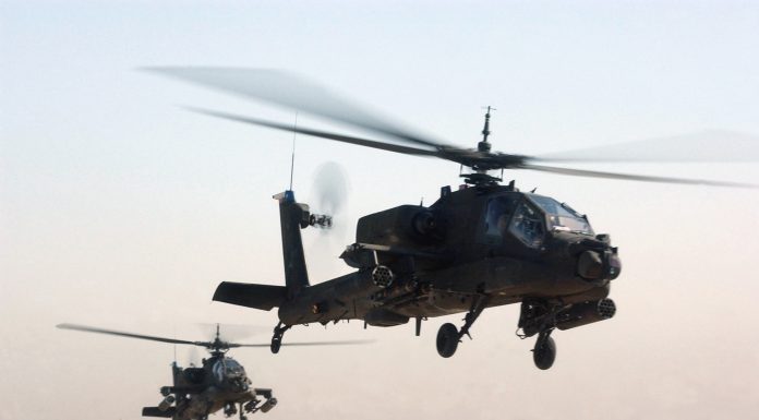Elicoptere Black Hawk și Apache, relocate din Grecia în România. Bucureștiul, punctul-cheie pe coridorul militar din sud-estul Europei