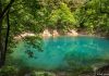 Unicul oraș din România construit în interiorul unui crater vulcanic, cu un lac care își schimbă culoarea în funcție de temperatură