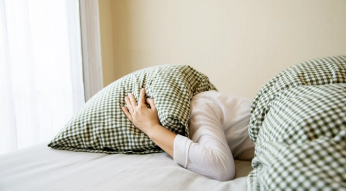 Atacuri de panică, depresie şi insomnie, afectări psihice ale femeilor în peri şi menopauză. Psihiatru: „E un moment bun să îşi schimbe stilul de viaţă”