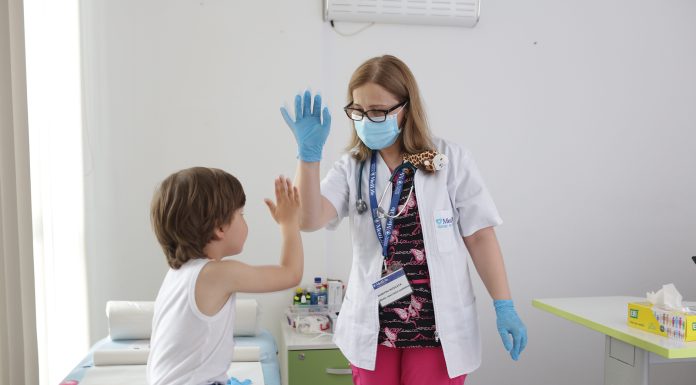Se apropie sezonul enterovirozelor. Un medic pediatru explică paşii corecţi pentru a evita complicarea bolii