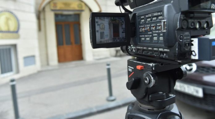 DNA Timișoara reține și cere arestarea a 6 persoane pentru evaziune fiscală de peste 50 de milioane de lei. Firme de curierat, facturi fictive, circuite fantomă și mașini de numărat bani