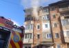 Dâmboviţa: Incendiu la un apartament din oraşul Aninoasa / 15 locatari s-au autoevacuat / Proprietara locuinţei a fost scoasă de pompieri dar a refuzat transportul la spital