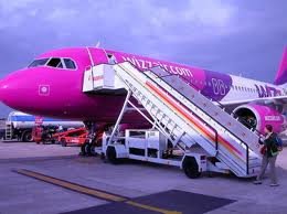 O româncă a primit interdicție de a mai zbura cu Wizz Air timp de un an. Ce a făcut în timpul zborului Roma–București