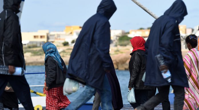 Pactul UE privind migrația intră în vigoare de vineri. Se aplică cotele obligatorii de migranți inclusiv în România