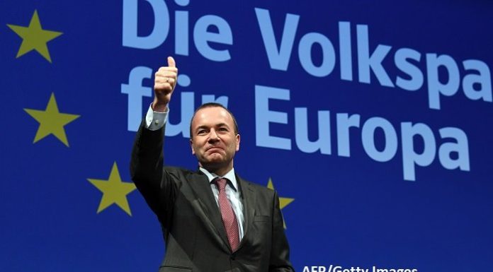 Manfred Weber îl felicită pe Ilie Bolojan după realegerea la șefia PNL: „România are nevoie de un PNL puternic”
