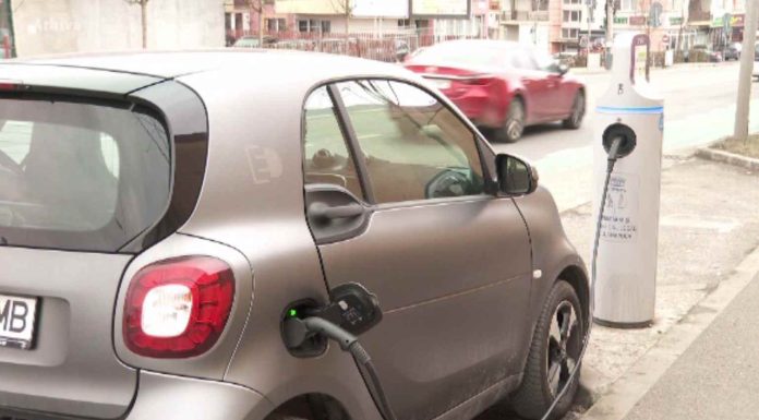 Un șofer de mașină electrică și-a luat înapoi banii pe ea, în instanță. Tribunalul: nu atinge autonomia promisă