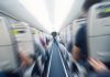 Cinci persoane au fost rănite după ce avionul în care se aflau a fost zguduit de turbulențe provocate de o altă aeronavă
