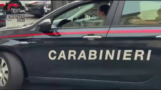 Un hoț a săpat un tunel ca să jefuiască o bancă din Roma. Când a intrat, a avut parte de o surpriză