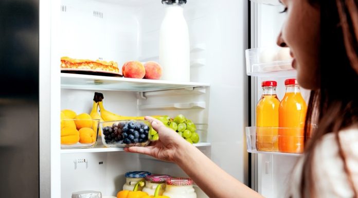Este total interzis să ții aceste produse în ușa frigiderului. Greșeala pe care o facem cu toții