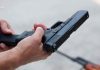Un bărbat din Cluj a amenințat angajata unui magazin cu un pistol. A fost reținut de agenții de pază