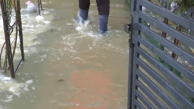 Cod galben de inundaţii în aproape jumătate de ţară, până duminică la prânz. Judeţele cu cel mai mare risc de viituri