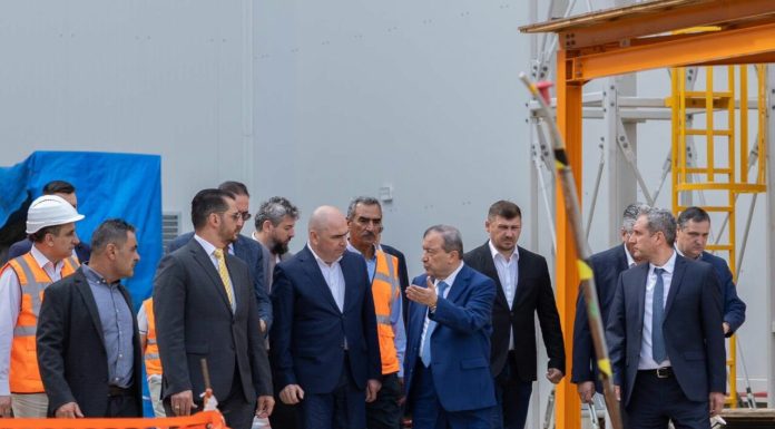 Bolojan a fost în vizită la Mintia: „Alimentarea cu gaz a noii centrale trebuie asigurată până în luna august”
