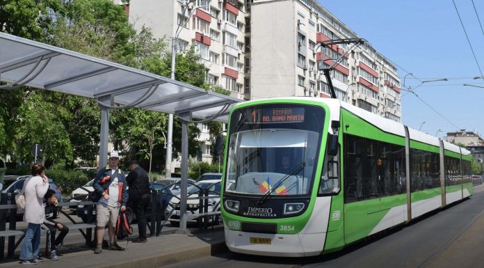 PMB anunţă că va achiziţiona, cu fonduri europene, 100 de troleibuze şi 79 de tramvaie noi pentru Capitală