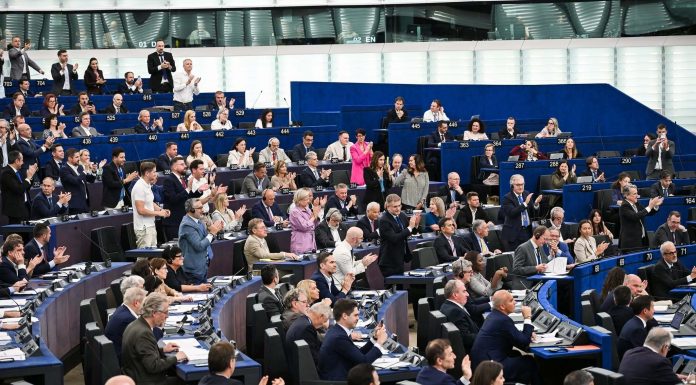 Virgil Popescu: Am făcut azi un pas decisiv către o politică europeană fermă în domeniul migraţiei! Cetăţenii din ţări terţe care au primit o decizie de returnare vor fi obligaţi să coopereze cu autorităţile şi să părăsească teritoriul UE!