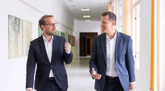 Ionuț Moșteanu sare în apărarea lui Dominic Fritz și susține că decizia Înaltei Curți reprezintă o reacție a „unui sistem corupt” împotriva USR