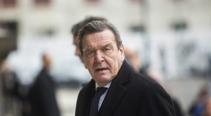 Un jurnalist RTL a dat peste Gerhard Schröder într-un hotel din Moscova. Ce făcea fostul cancelar al Germaniei