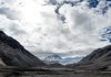 Record pe Everest: peste 1.000 de alpiniști au ajuns pe „acoperișul lumii” într-un singur sezon