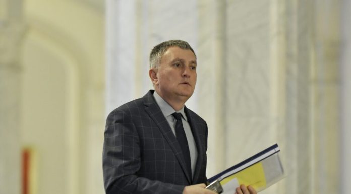 Culisele ședinței PNL. Un lider liberal cere excluderea lui Veștea din partid: „Ce a făcut el e încă un cui în sicriul partidului”