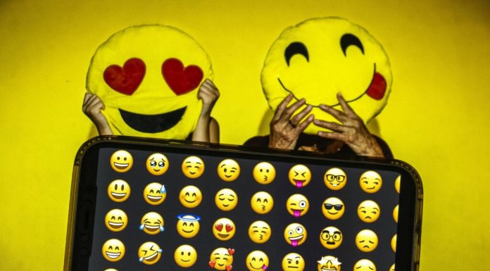 Recenziile cu „emoji-uri” ale clienților, modul în care angajații unui supermarket polonez își iau bonusurile