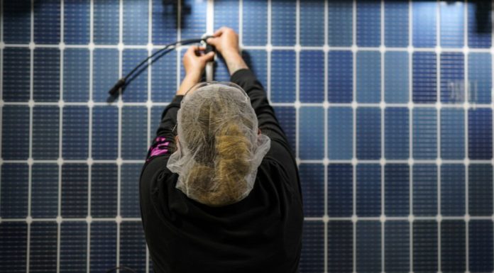Premieră în SUA: energia solară a depășit cărbunele, în ciuda sprijinului acordat de Trump industriei miniere