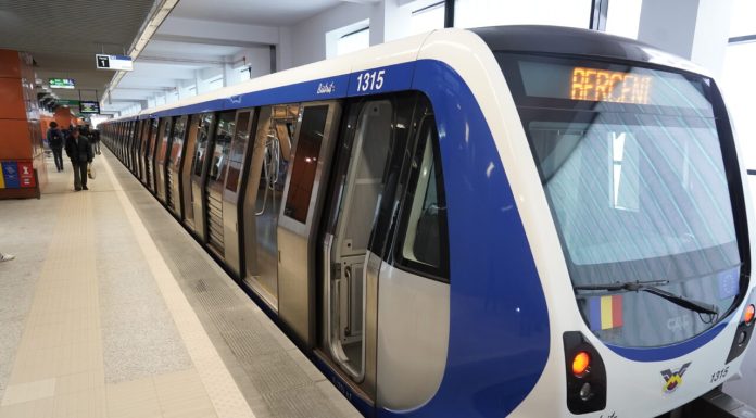 Incendiu la metrou în stația Piața Iancului. Cablurile electrice au luat foc. Pasagerii au fost evacuați. Nu sunt victime. Trenurile oprite