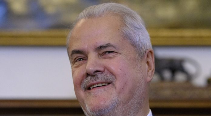 Adrian Năstase, sugestie ironică pentru Eugen Tomac: „La Transporturi să reîntregească echipa cu Băsescu, dacă tot reactiveză vechi PDL-iști”
