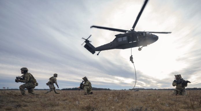 Elicoptere militare americane, relocate din Grecia în România