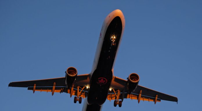 Un fost pilot al Air Canada ar fi pilotat aeronave timp de 16 ani fără să dețină licență